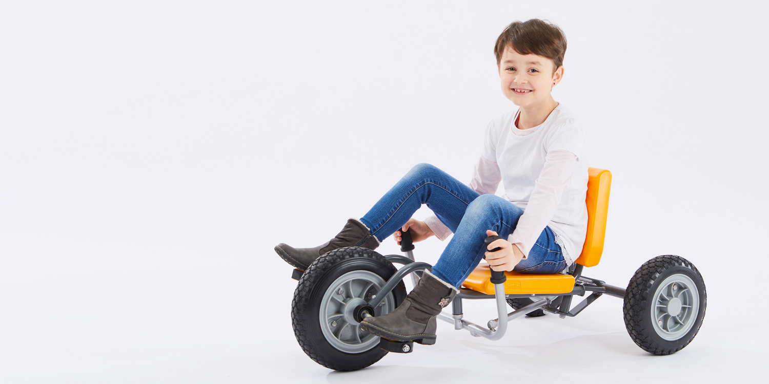 Kindern macht das Fahren mit dem Newton Bike besonders viel Spaß. Jedes Kind will auf dem Hof des Kindergartens oder der Schule damit fahren.